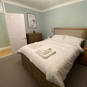  Apartment Spacious And Bright 1 - Bedroom Unit United Kingdom