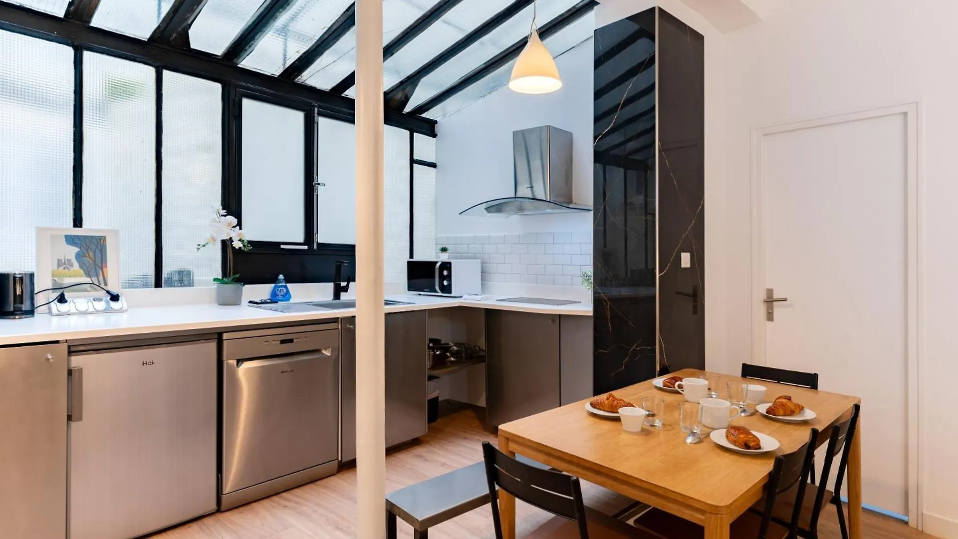 St Germain Sartre Chicsuites Paris Apartment